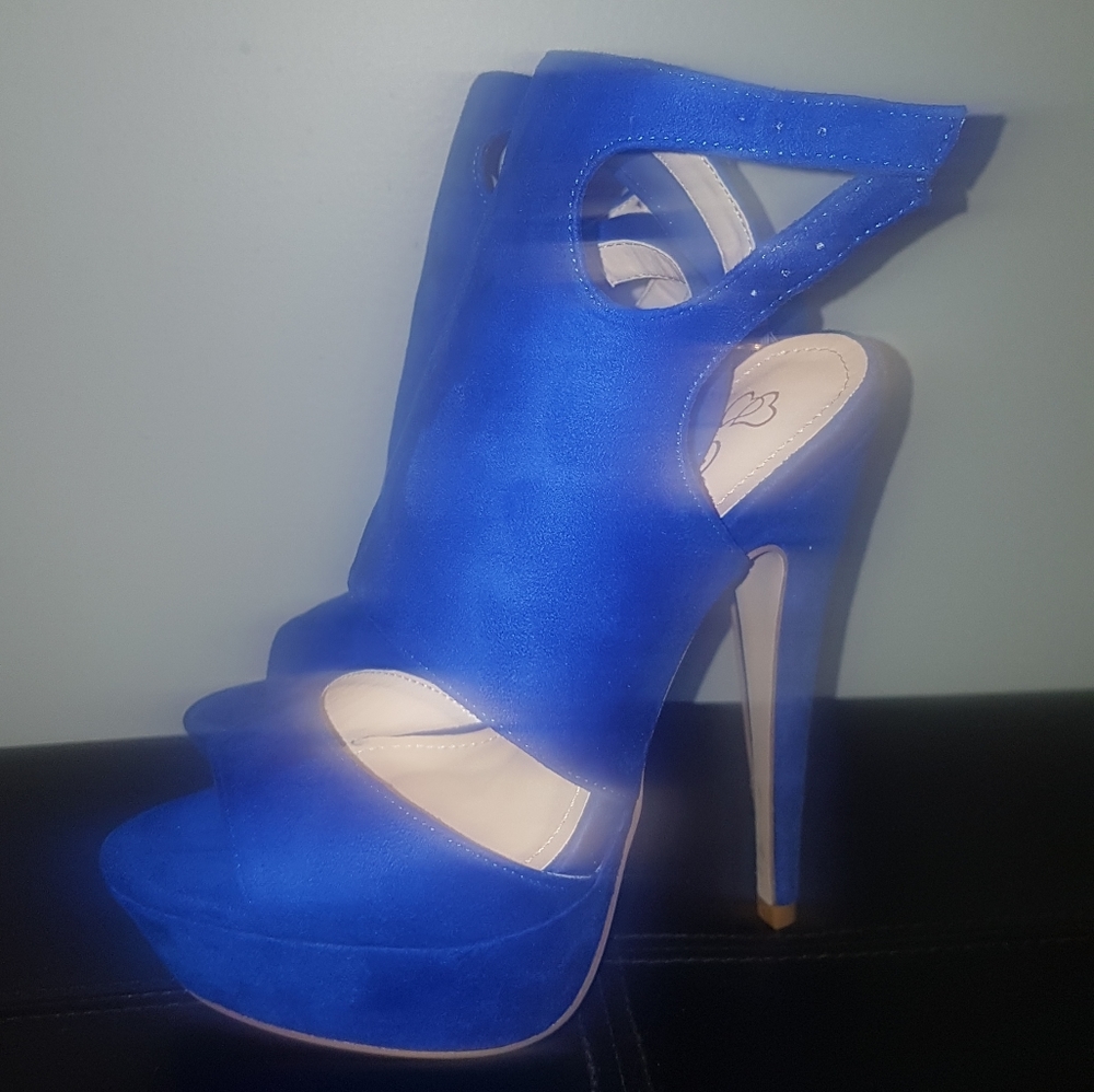 Shoes - Picture 2 of 4